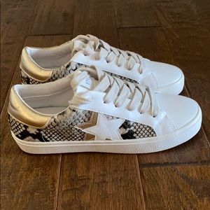 Steve Madden multi snake sneaker